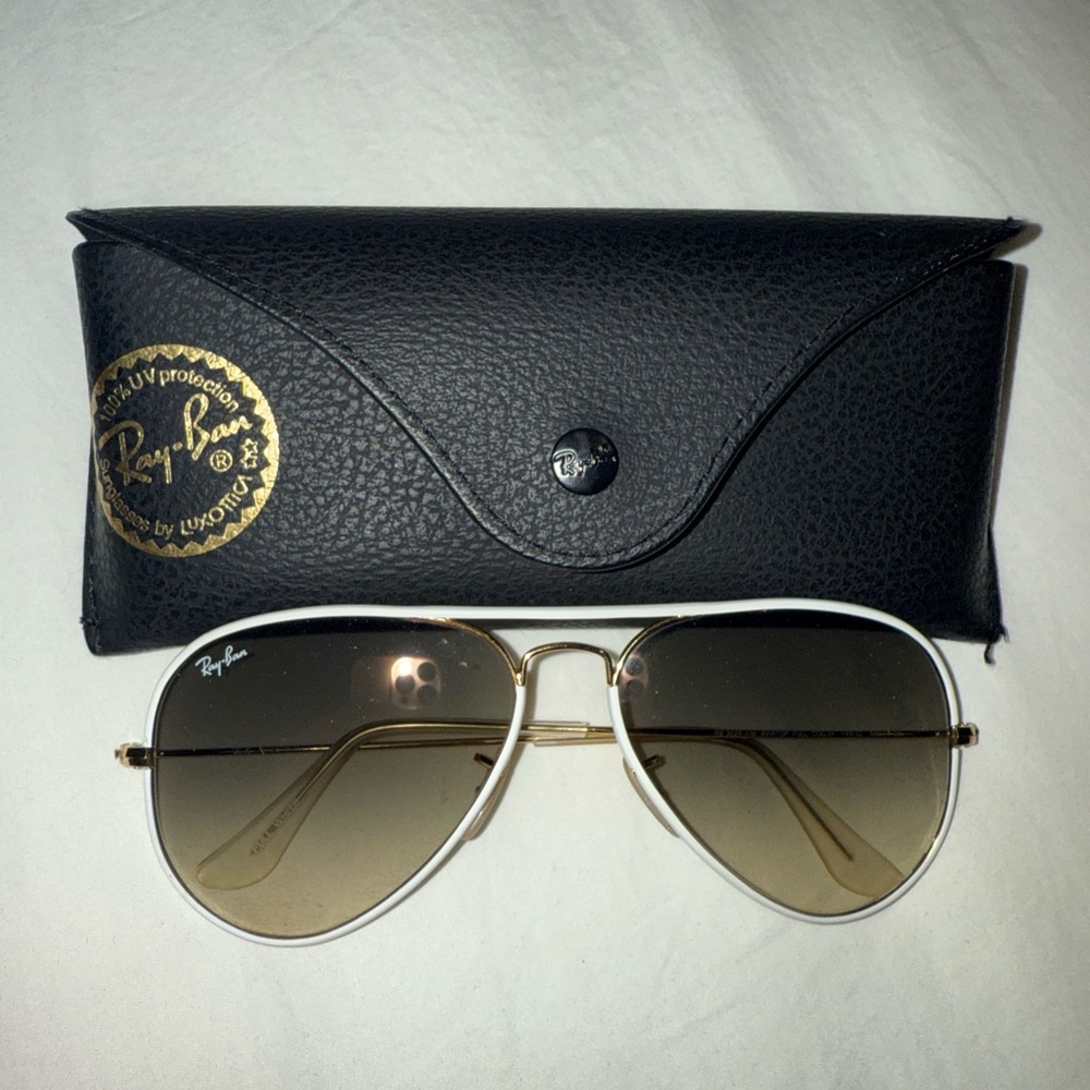 Ray-Ban Gold Aviator Sunglasses Timeless Elegance